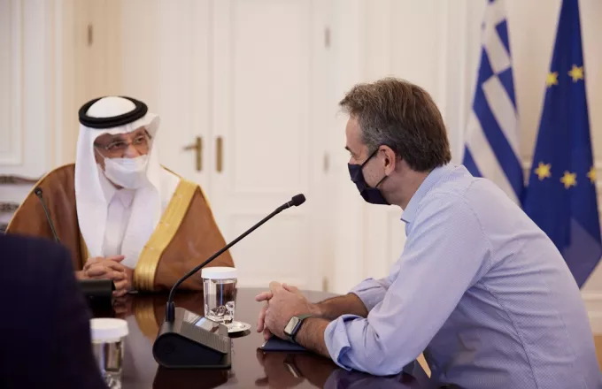 Συνάντηση Μητσοτάκη με τον υπουργό Επενδύσεων της Σαουδικής Αραβίας