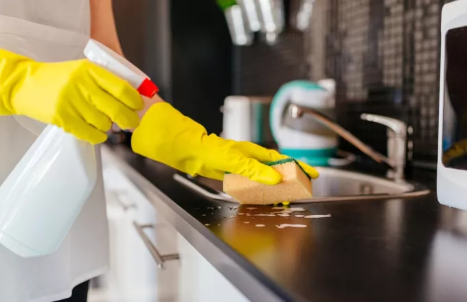 Πώς θα απαλλαγείς από τα τοξικά καθαριστικά στην κουζίνα