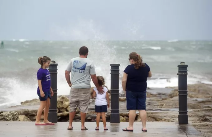 ΗΠΑ: Η καταιγίδα «Νίκολας» απειλεί τις ακτές του Τέξας
