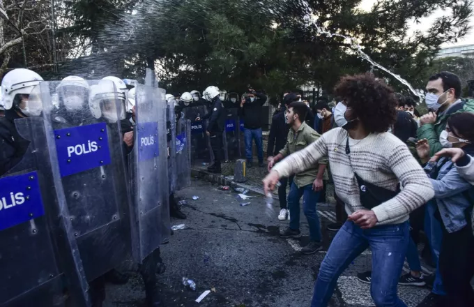 Τουρκία: Φοιτητές διαδηλώνουν για χαμηλότερα ενοίκια – Ο Ερντογάν τους συλλαμβάνει 