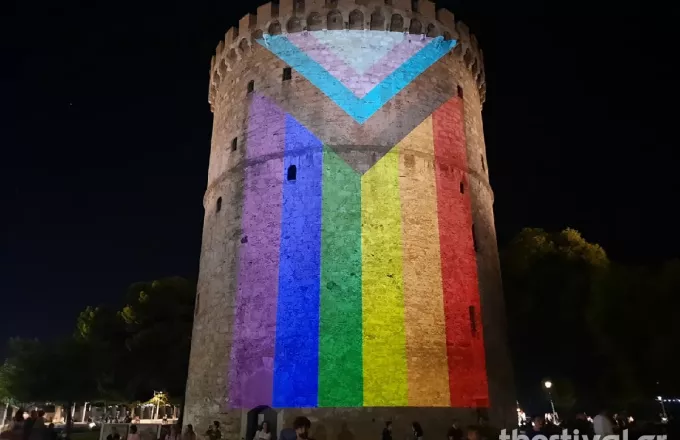 Θεσσαλονίκη: Στα χρώματα του ουράνιου τόξου ο Λευκός Πύργος για το Pride  (φωτο)