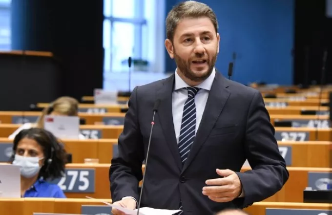 Ευρωκοινοβούλιο: Άτυπο ντιμπέιτ Ανδρουλάκη με Μητσοτάκη σήμερα