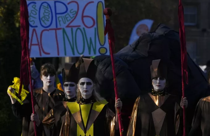 COP26: Εκατοντάδες διαδηλωτές στη Γλασκώβη ζητούν από τους ηγέτες να αναλάβουν δράση για το κλίμα