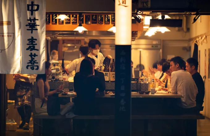 Ιαπωνία: Δείπνο μέσα σε... φανάρια, για τήρηση των υγειονομικών αποστάσεων