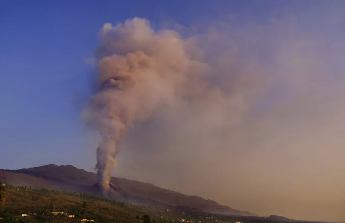 Ισπανία-ηφαίστειο: Οι αρχές απομάκρυναν και άλλους κατοίκους από τα σπίτια τους στη Λα Πάλμα