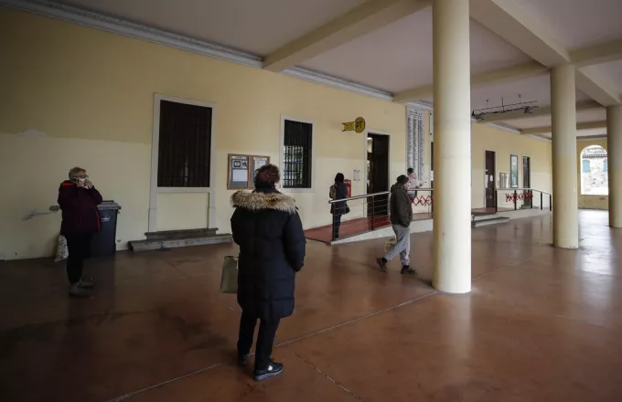 Είκοσι τρεις Έλληνες τουρίστες βρέθηκαν θετικοί στον κορωνοϊό στην Βενετία