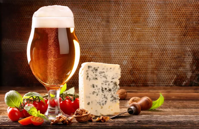 Οι Ευρωπαίοι απολάμβαναν μπλε τυρί και μπύρα πριν από 2.700 χρόνια