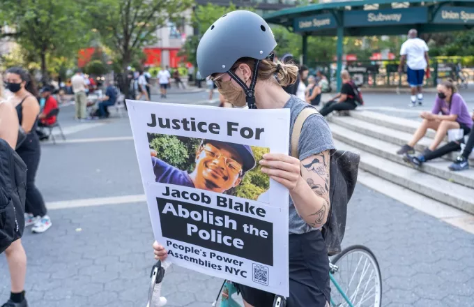 ΗΠΑ: Δεν θα ασκηθεί δίωξη στον αστυνομικό που πυροβόλησε στην πλάτη τον Τζέικομπ Μπλέικ