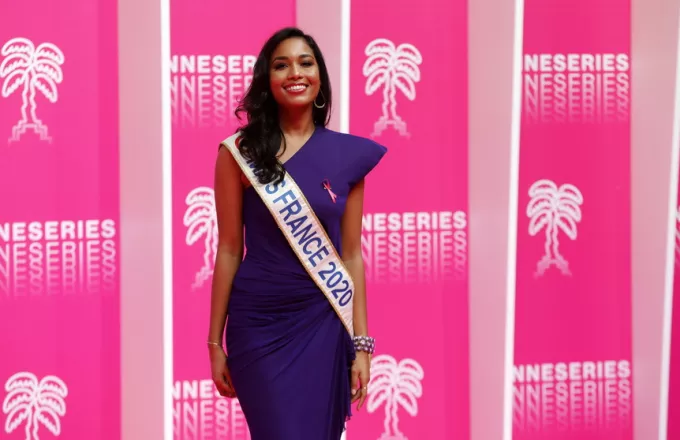 Miss France: Μηνύσεις για διακρίσεις- Πάνω από 1,70 μ., ανύπαντρες και χωρίς παιδιά οι διαγωνιζόμενες
