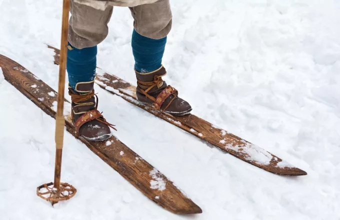 Ανακαλύφθηκε το αρχαιότερο ζευγάρι ξύλινων πέδιλων σκι, ηλικίας 1.300 ετών, στη Νορβηγία