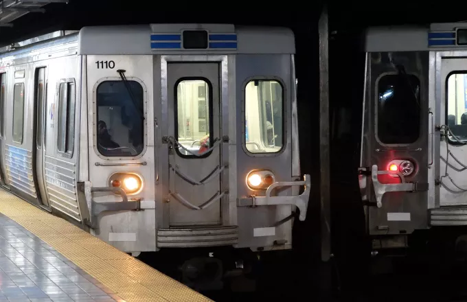 Σοκ στις ΗΠΑ: Βίαζε γυναίκα μέσα σε συρμό του μετρό και οι επιβάτες τραβούσαν βίντεο