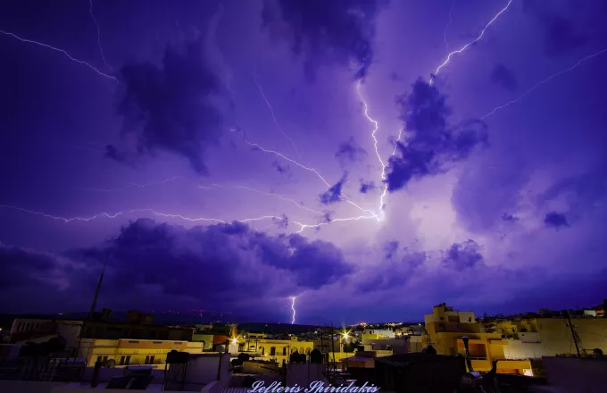 Μπάλλος: Ισχυρές καταιγίδες στην ανατολική Κρήτη - Η μέρα έγινε νύχτα από τις αστραπές