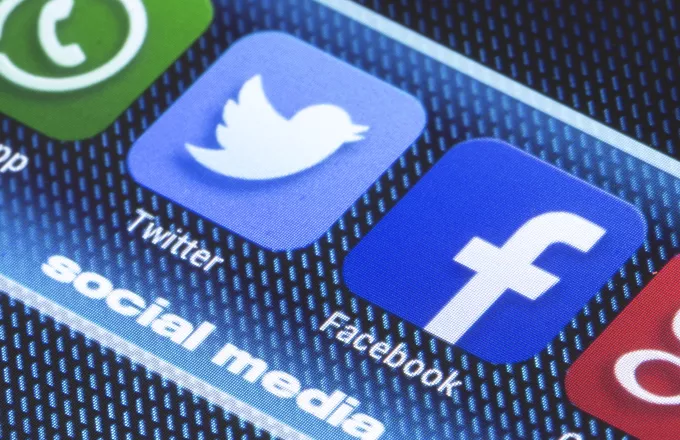 «Μεγάλο κρασάρισμα»: Το Twitter κοροϊδεύει το Facebook- Απάντησαν Instagram - WhatApp! (pics)   