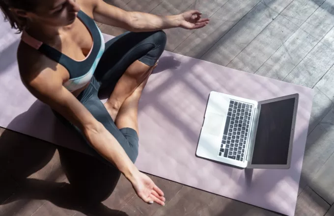 15λεπτο πρόγραμμα yoga για να χαλαρώσεις άμεσα όταν δεν έχεις πολύ χρόνο