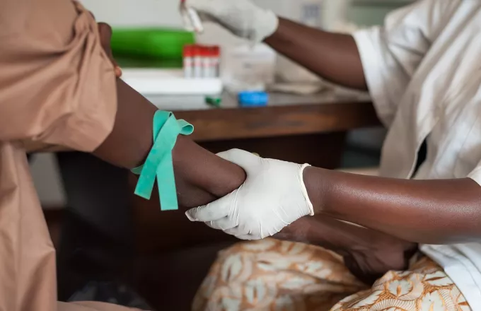 Αφρική- ΠΟΥ: Μονάχα 1 στους 4 επαγγελματίες υγείας έχει εμβολιαστεί πλήρως κατά κορωνοϊού 