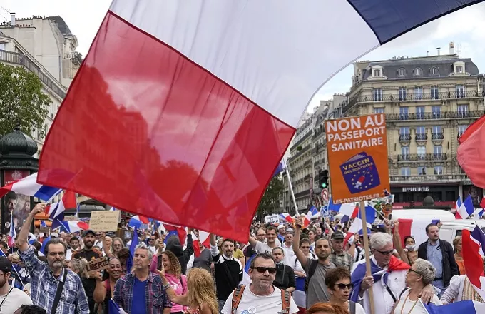 Κορωνοϊός - Γαλλία: Σχεδόν 29.000 διαδηλωτές κατά του υγειονομικού πάσου	