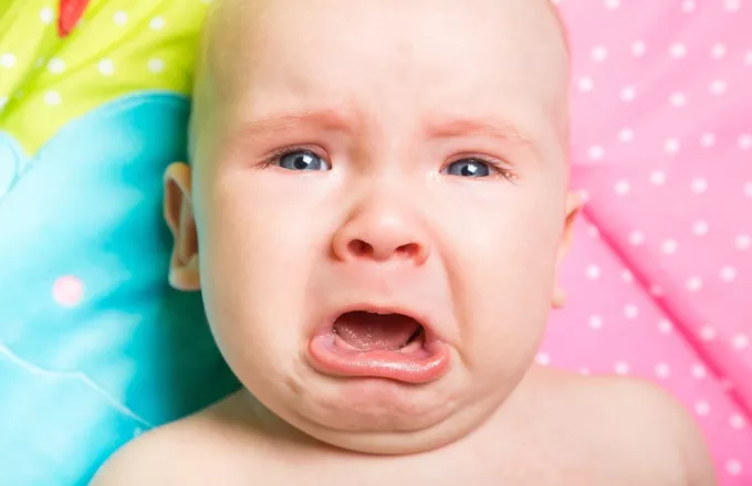 Μαμά σε... απόγνωση: 5 τρόποι να ηρεμήσεις ένα μωρό που κλαίει ασταμάτητα