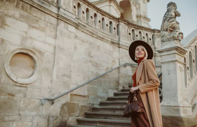 Camel coat: 5 τρόποι να φορέσεις το πιο elegant fashion item του αιώνα