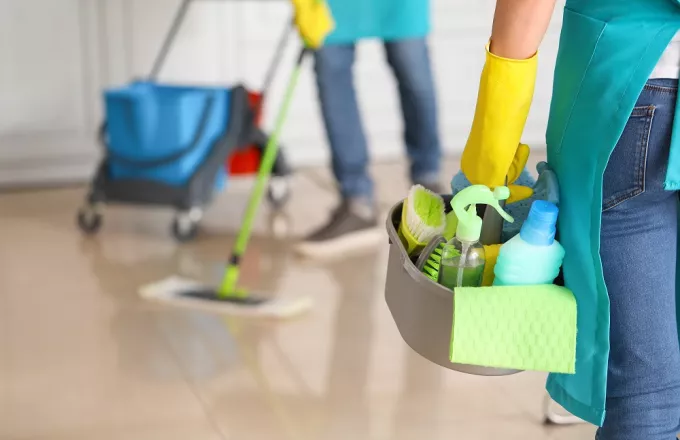 Ξεσκονίστε, σκουπίστε, σφουγγαρίστε-Οι δουλειές του σπιτιού κάνουν καλό στην υγεία των ηλικιωμένων