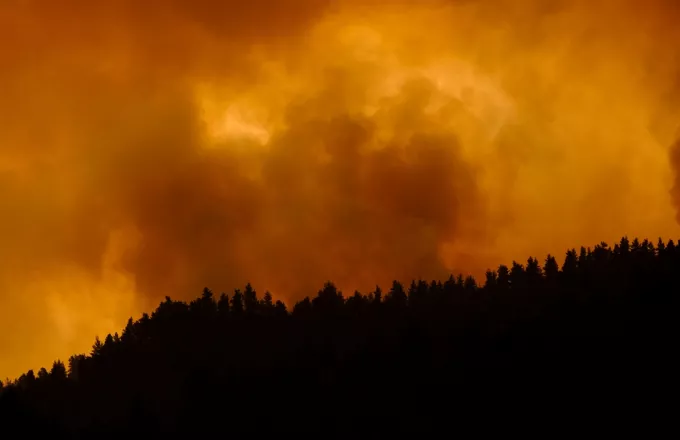 Χιλιάδες άνθρωποι εγκαταλείπουν τα σπίτια τους εξαιτίας πυρκαγιάς στο Κολοράντο