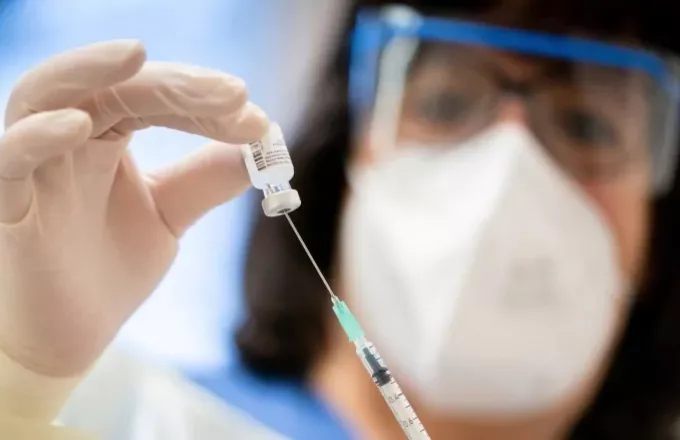 Κορωνοϊός - Γερμανία: Μονόδρομος ο υποχρεωτικός εμβολιασμός;