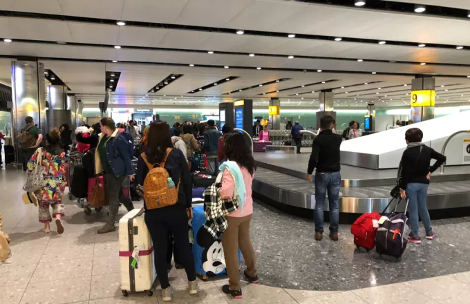 Χαμός σε πτήση από Κύπρο: Αντί για αποσκευές, οι επιβάτες πήραν κιβώτια με ψάρια