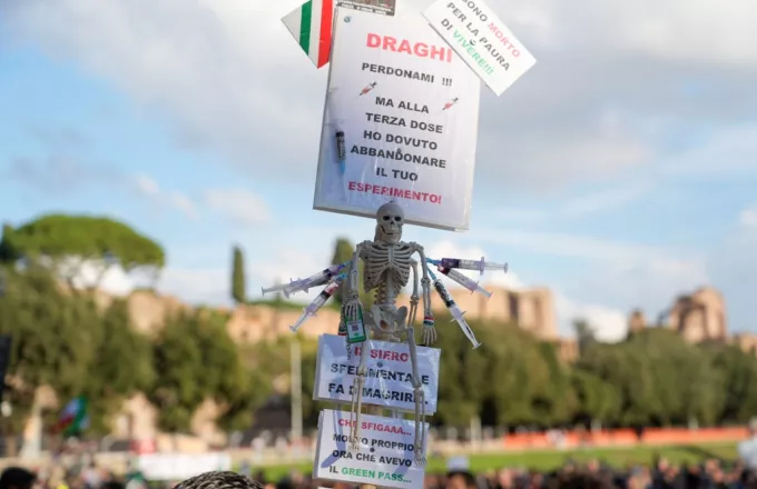Ιταλία: Πώς αρνητές καλούσαν σε σαμποτάζ σε εμβολιαστικά κέντρα - Τα τσατ με κωδικούς