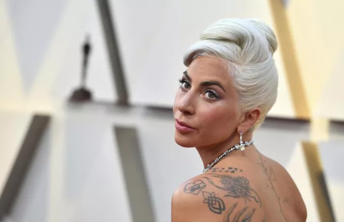 Η Lady Gaga ποζάρει γυμνή για το εξώφυλλο του Vogue και γίνεται παγκόσμιο viral