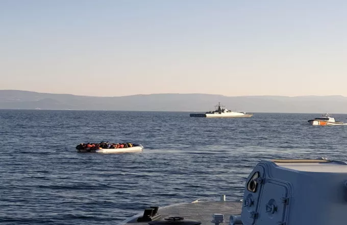Νέα τουρκική πρόκληση στο Αιγαίο: Σκάφος με μετανάστες συνοδεία της ακτοφυλακής προσπάθησε να μπει στη χώρα (vid)