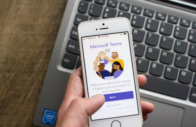 Η Microsoft ρίχνει το γάντι στο Facebook: Μπαίνει στην «κούρσα» του metaverse μέσω Teams