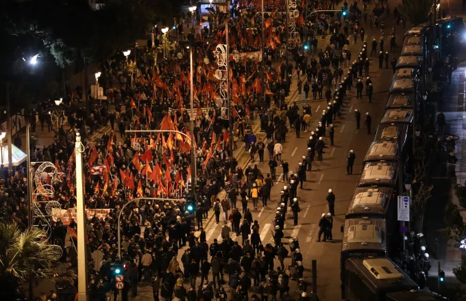 Αθήνα-Πολυτεχνείο: Ολοκληρώθηκε ειρηνικά η πορεία για την 48η επέτειο - Πάνω από 20.000 διαδηλωτές