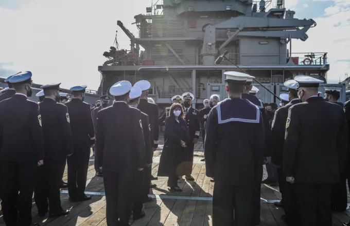 Παρουσία της Κατερίνας Σακελλαροπούλου το πλοίο «ΑΙΑΣ» εντάχθηκε στη δύναμη του Πολεμικού Ναυτικού 