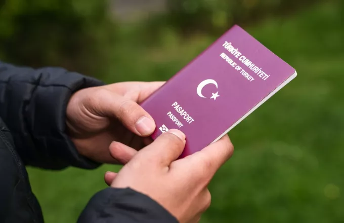 Η γερμανική TAZ για τα «γκρι διαβατήρια» της Τουρκίας - Πόσο κοστίζει μια μετακίνηση χωρίς βίζα