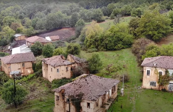 Βόλτα στο ελληνικό ερειπωμένο χωριό που γυρίστηκαν ταινίες του Βούλγαρη και του Τζέιμς Μποντ (vid)