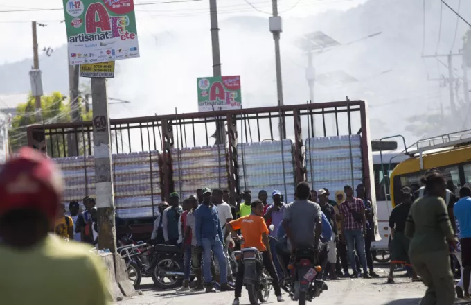 Οικογένειες στην Αϊτή φεύγουν έντρομες εν μέσω συγκρούσεων κακοποιών