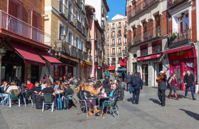 Από... άλλο πλανήτη η Μαδρίτη: Η ζωή χωρίς περιοριστικά μέτρα με 90% εμβολιασμένους 