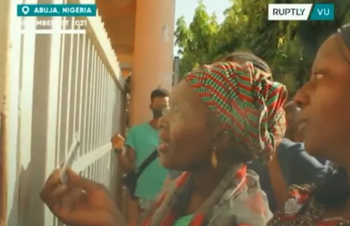 Νιγηρία: «Πόρτα» σε δημόσιους υπαλλήλους λόγω κανόνων εμβολιασμού (video)