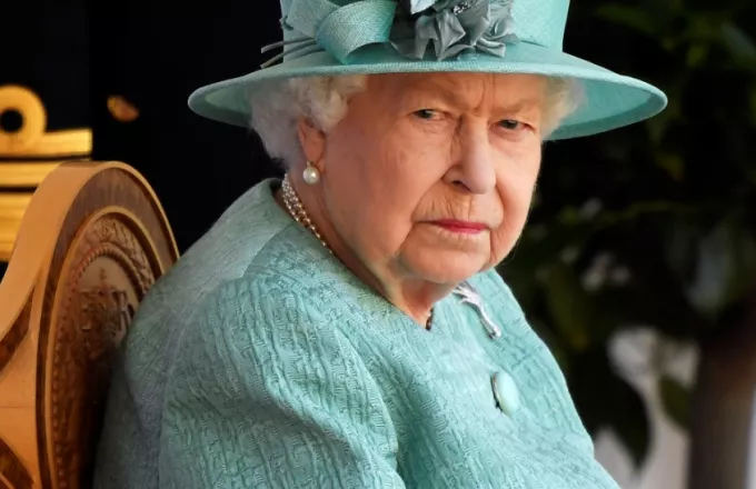 Βίντεο μασκοφόρου με απειλή δολοφονίας της βασίλισσας ερευνούν οι βρετανικές αρχές
