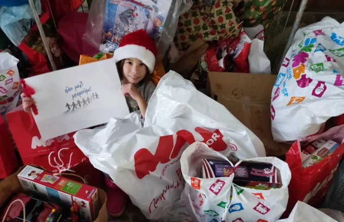 Όλοι Μαζί Μπορούμε: 10.980 κιβώτια με Χριστουγεννιάτικα Δώρα συγκεντρώθηκαν από όλους Δήμους της Αττικής