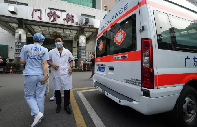 Η Κίνα ανακοινώνει τους πρώτους 2 θανάτους ασθενών εξαιτίας επιπλοκών κορωνοϊού έπειτα από 1 χρόνο
