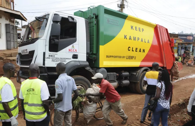 Ουγκάντα: Γιατί οι γυναίκες απαγορεύεται να κάθονται στη θέση του συνοδηγού στα φορτηγά
