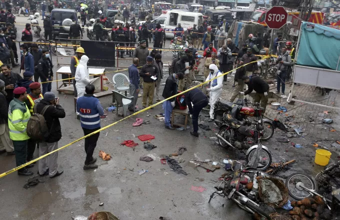 Πακιστάν: Τρεις άνθρωποι σκοτώθηκαν από έκρηξη βόμβας σε αγορά της Λαχώρης	