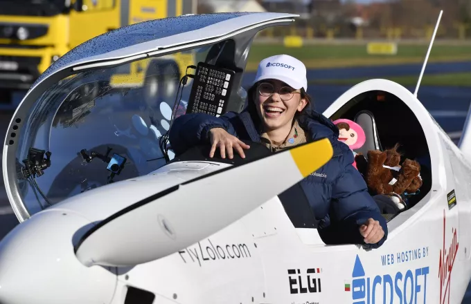 Βέλγιο: Μια 19χρονη η νεότερη γυναίκα που έκανε μόνη της τον γύρο του κόσμου με μηχανοκίνητο αεροσκάφος	