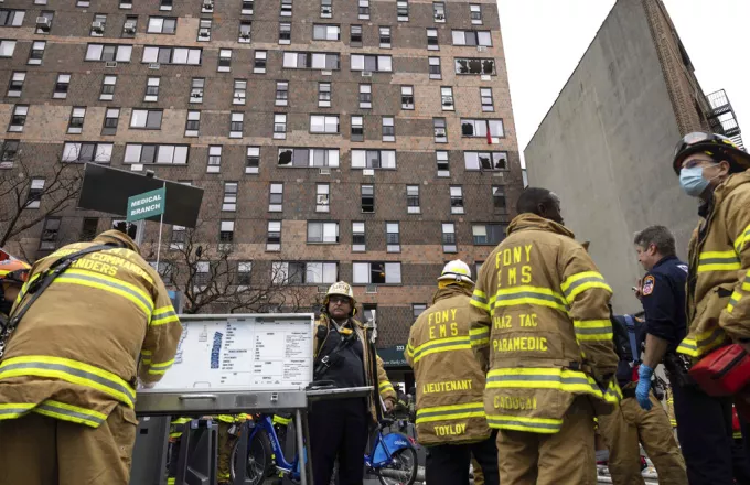 Τουλάχιστον 17 νεκροί, μεταξύ των οποίων και παιδιά, από πυρκαγιά σε διαμέρισμα στο Μπρονξ (pics+vid.)