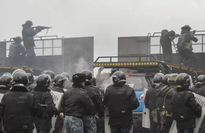 Σε κατάσταση έκτακτης ανάγκης το Καζακστάν: Διαδηλωτές κατέλαβαν το αεροδρόμιο του Αλμάτι (pics+vid.)