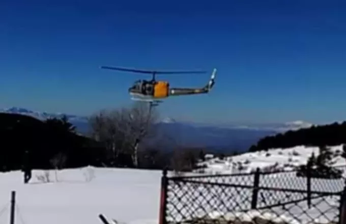 Ελικόπτερο του στρατού απεγκλώβισε 4 κατοίκους του Καταφυγίου Κοζάνης (video) 