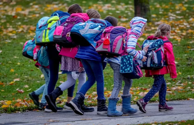 Πώς επιστρέφουν στα σχολεία οι Γερμανοί και Αυστριακοί μαθητές 