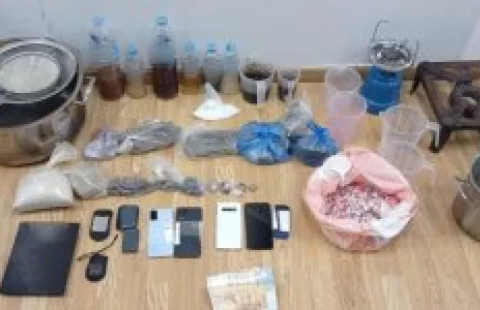 Eντοπίστηκε εργαστήριο παρασκευής ναρκωτικών σε διαμέρισμα στην Κυψέλη-Τρεις συλλήψεις