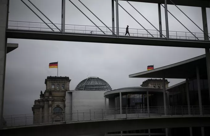 Η Γερμανία θέλει να προσεκλύει 400.000 εξειδικευμένους ξένους εργαζόμενους κάθε χρόνο