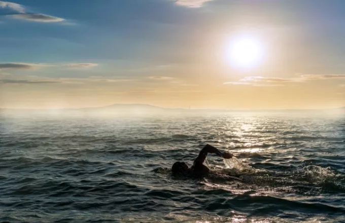Ο «Aquaman» της Τόνγκα: Επέζησε κολυμπώντας για 27 ώρες μετά το τσουνάμι- Η αφήγησή του